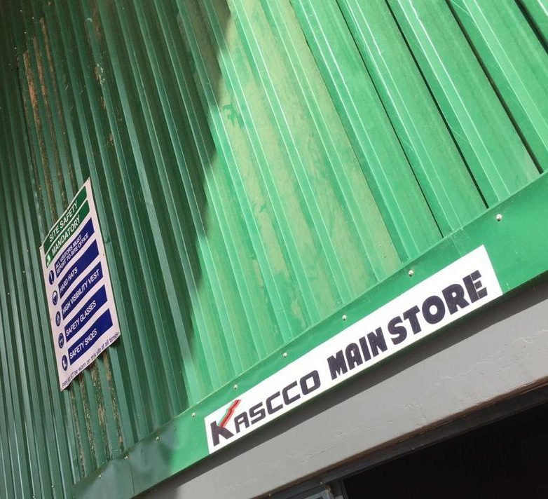 Warehouse and store facade signage supplied and installed by Stirn Hadpin